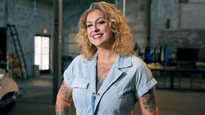 American Pickers star Danielle Colby's daughter Memphis, 22, goes braless and shows off her curves i