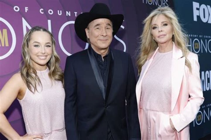 Clint Black – Bio, Wife, Daughter, Family, Age, Net worth, Height