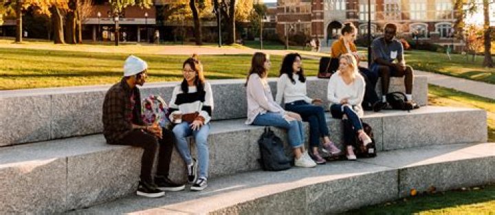 Colegialasdeverdad: The Rising Trend of Authentic College Life