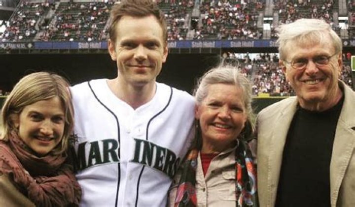 Does Joel McHale Have Hair Plugs? His Hairline Is Telling