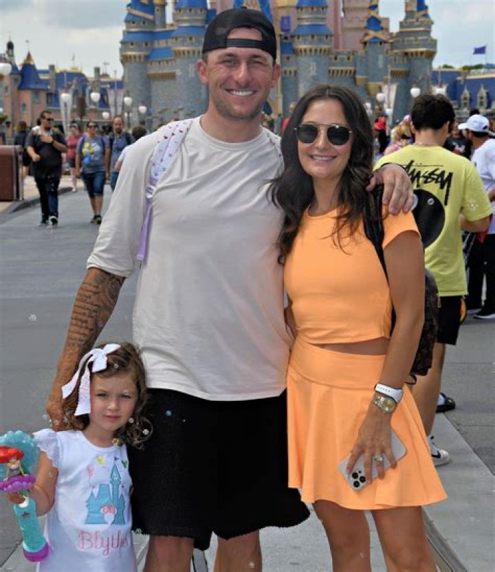 Does Johnny Manziel have kids? |