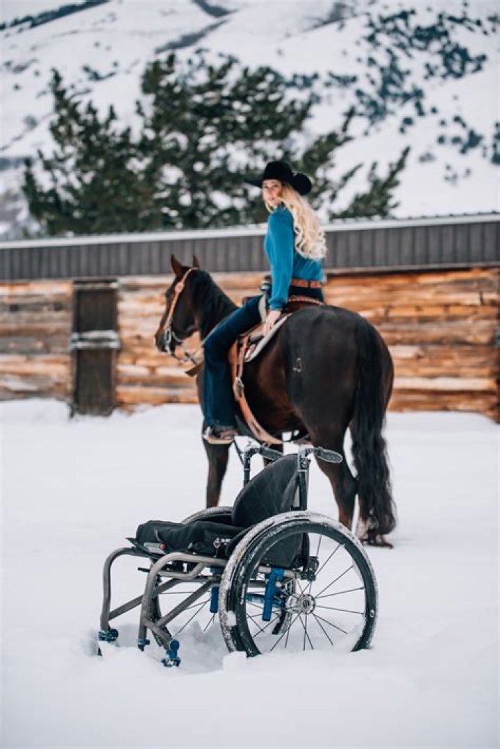 GleamVibe | Amberley Snyder Marry