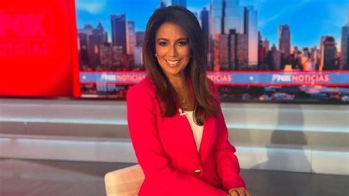 GleamVibe | Julie Banderas