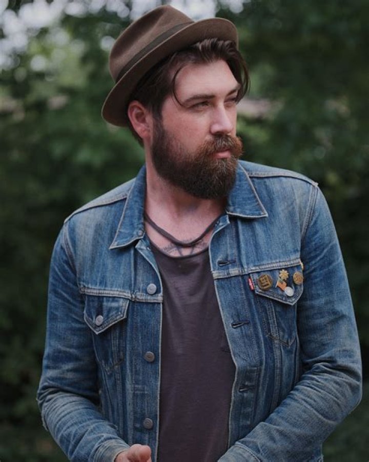 GleamVibe | Lane Toran