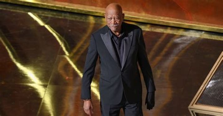 I Cant Move It, the Real Reason Morgan Freeman Wore Only One Glove at the Oscars