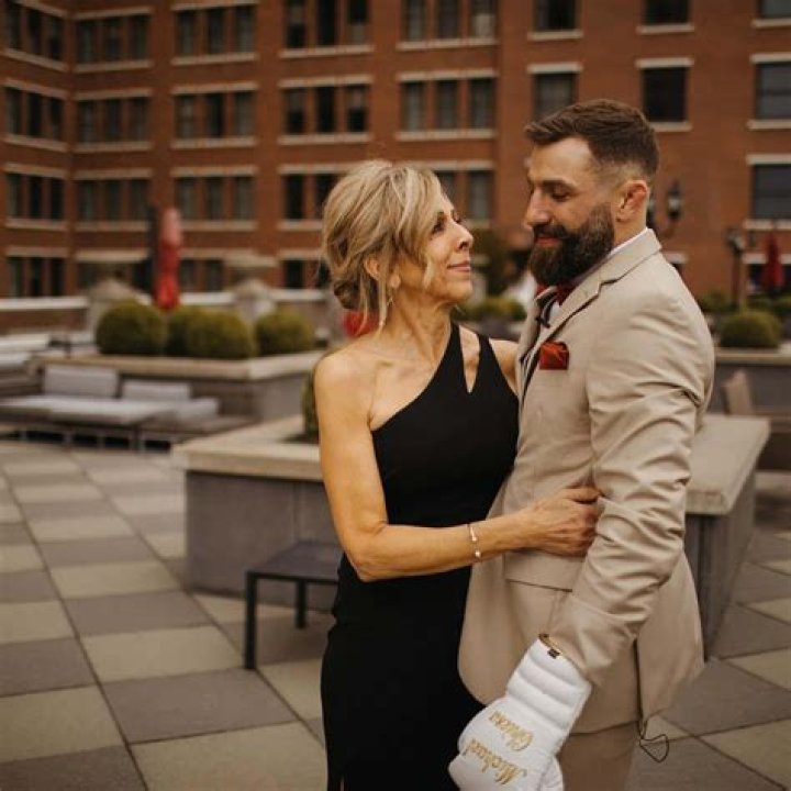 Is Michael Chiesa Married To