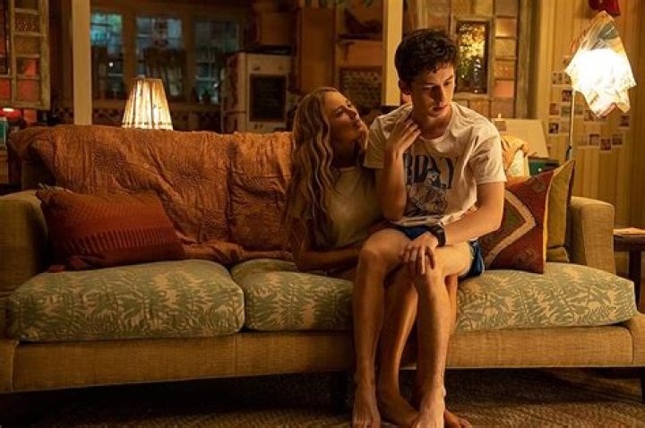 Jennifer Lawrences Raunchy Sex Comedy No Hard Feelings Hits Netflix |