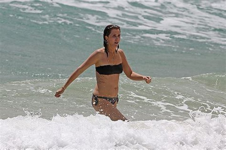 Kristen Wiig Wears Bikini With Shirtless Sean Penn At Beach: Photos Hollywood Life