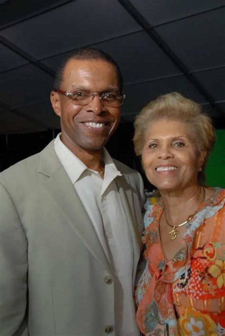 Linda McNeil (Gale Sayers Ex-Wife) Bio, Wiki, Age, Height, Family, Husband's Death, And Net Worth.