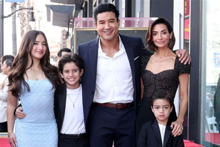 Mario Lopez Wife, Daughter, Family, Age, Net Worth, Height, Is He Gay?