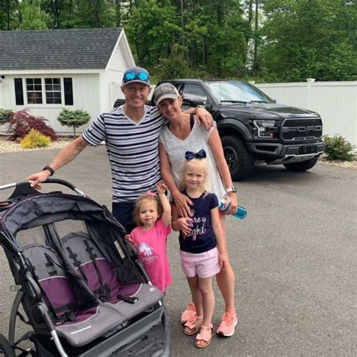 Nicole Briscoe Husband, Boyfriend, Kids, Feet, Net Worth