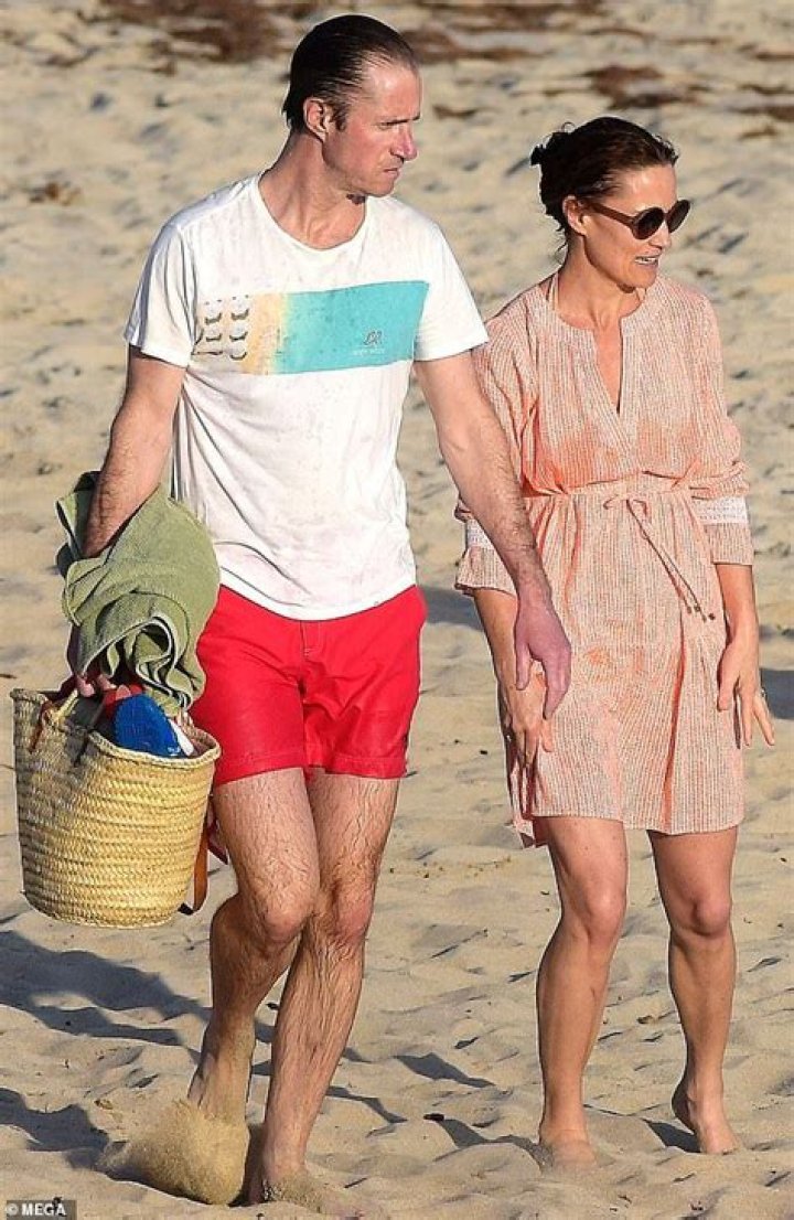 [PICS] Kate Middleton Bikini Photos The Duchess Sexiest Beach Pics Hollywood Life