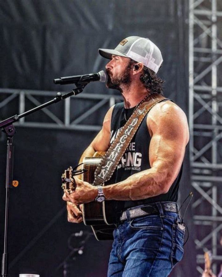 Riley Green Bio, Wiki, Age, Height, Wife, Tickets, Songs, Concert, and Net Worth.