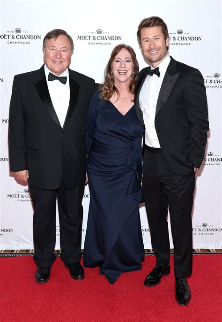 Who Are Dwight Powells Parents? Meet His Dad Harlan Powell & Mom Jacqueline Weir