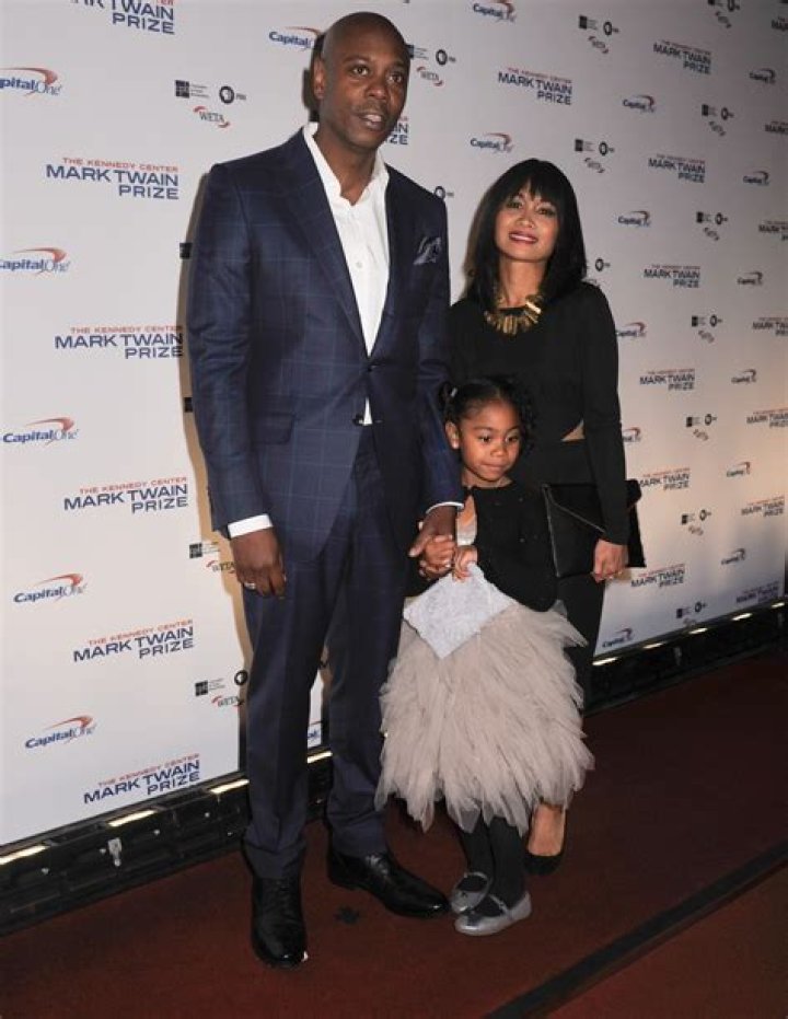Who is Dave Chappelle's wife Elaine and how many children do they have?